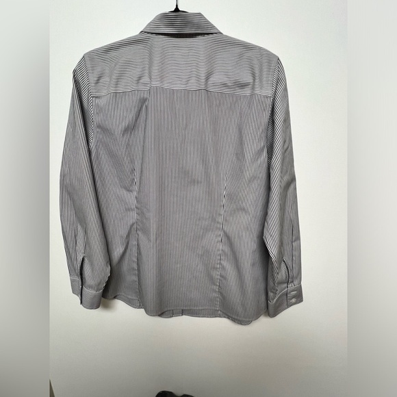 CHICO’S NO IRON  COOLMAX ALL SEASON BLOUSE. GREY PINNED STRIP. SIZE 2  (12-14) - Picture 6 of 9